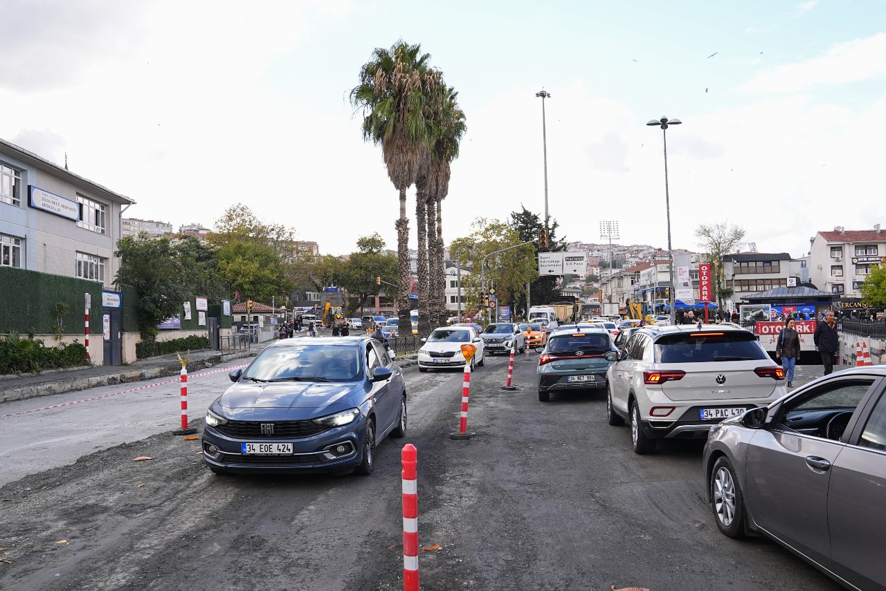 Eyüpsultanda trafik çilesi! Sürücüler isyan etti: 1,5 aydır çekiyoruz