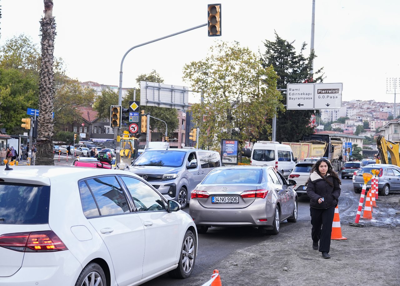Eyüpsultanda trafik çilesi! Sürücüler isyan etti: 1,5 aydır çekiyoruz