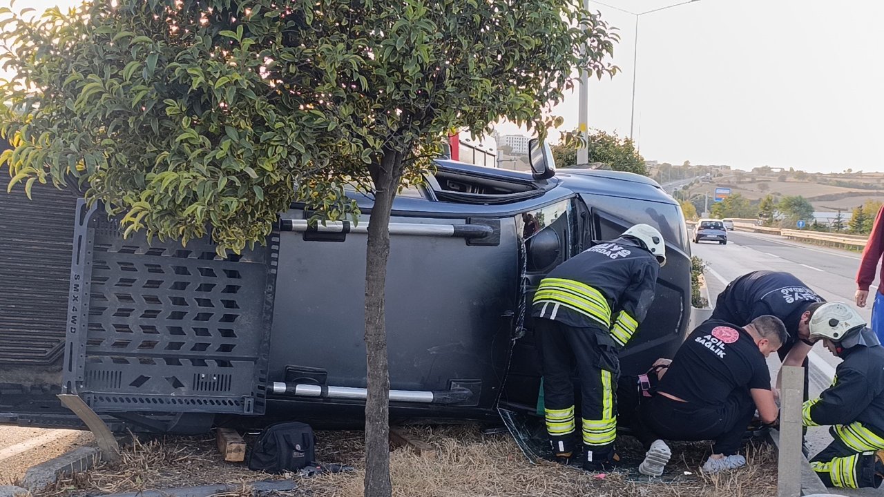 Film sahnesi gibi olay! İçinde çocuk bulunan otomobili kaçırdı, peş peşe kaza yaptı: 3 yaralı