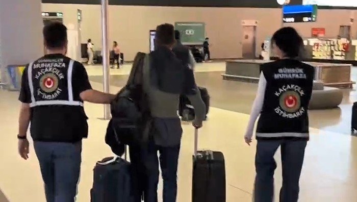 İstanbul Havalimanında operasyon: Yolcuların valizlerinden kilolarca uyuşturucu çıktı