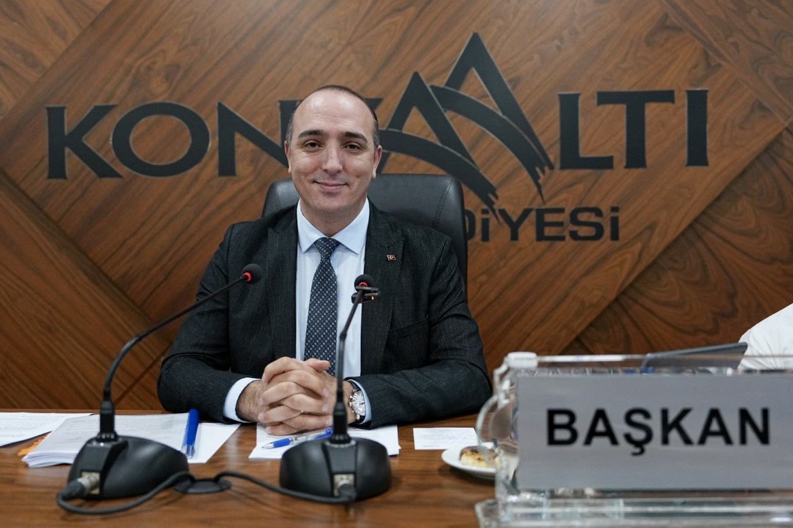 İstifa sonrası meclis toplantısında gerilim! CHP ve Yeni Partililer karşı karşıya