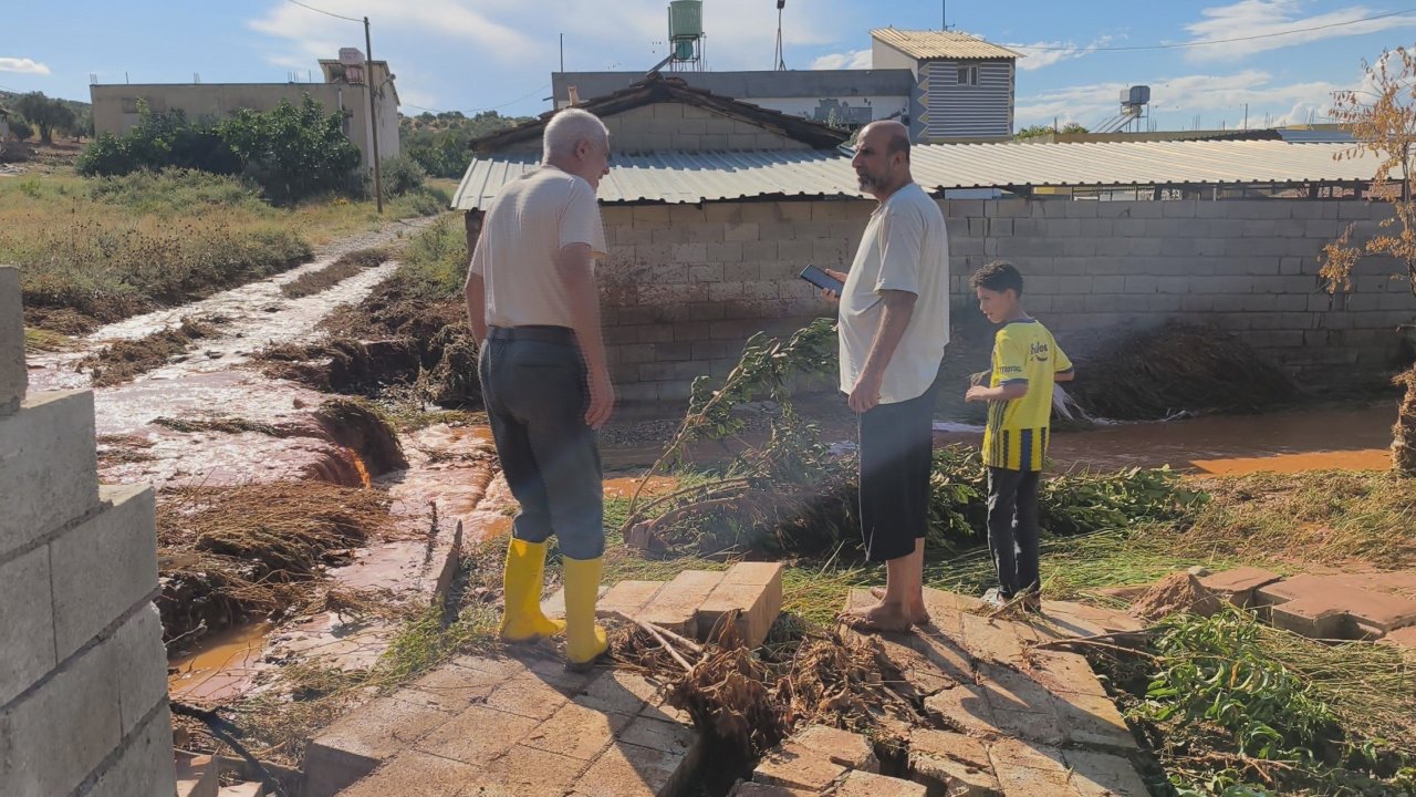 Meteoroloji sarı kodla uyarmıştı! Hatay’ı sel vurdu, tarım arazileri sular altında