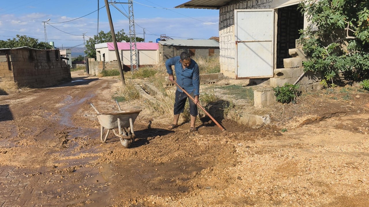 Meteoroloji sarı kodla uyarmıştı! Hatay’ı sel vurdu, tarım arazileri sular altında