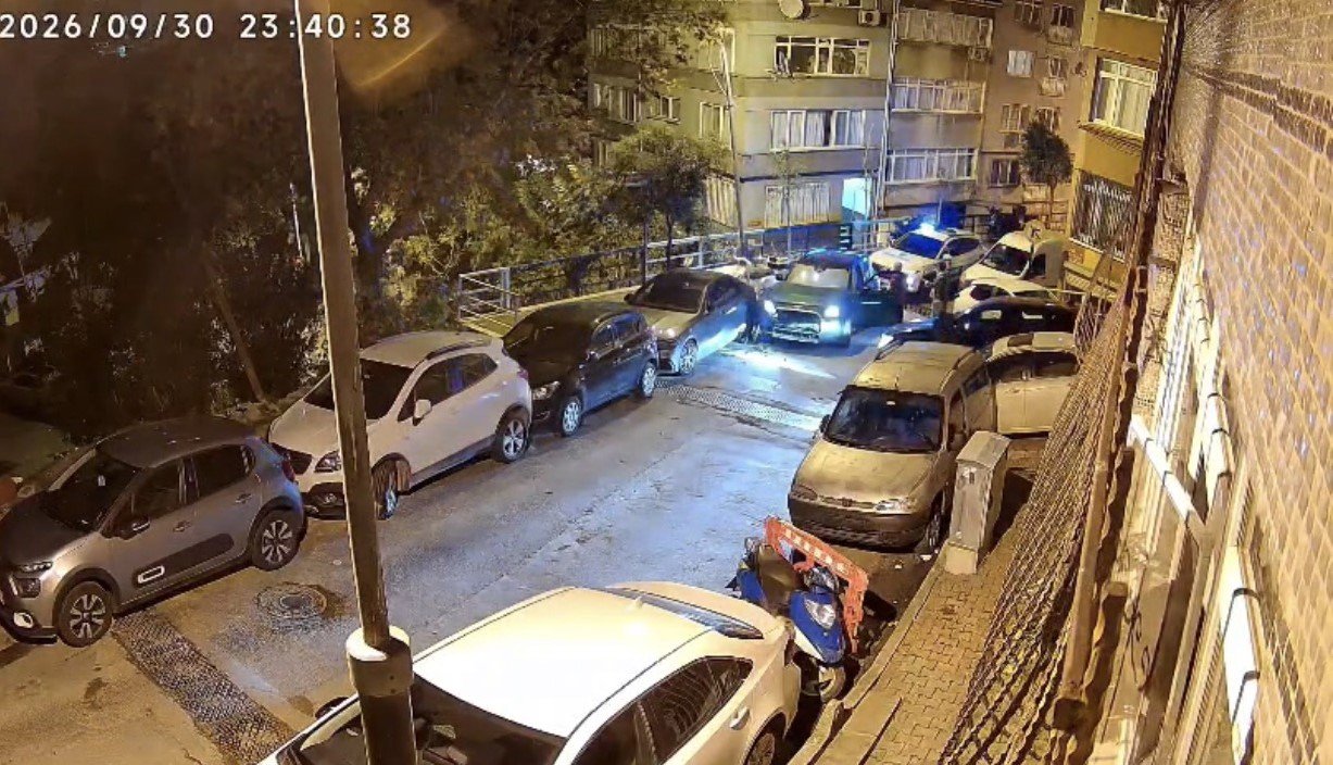 Polisten kaçıp kaza yaptı! Sürücü, spiker Deniz Türkeri çıktı