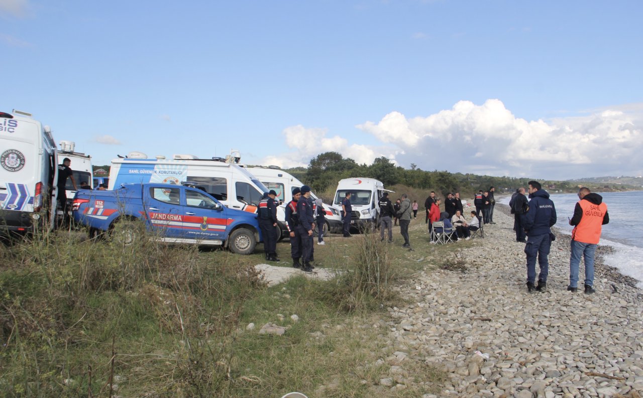 Sinopta tekne alabora oldu! 1 polis hayatını kaybetti, 1 polis kayıp