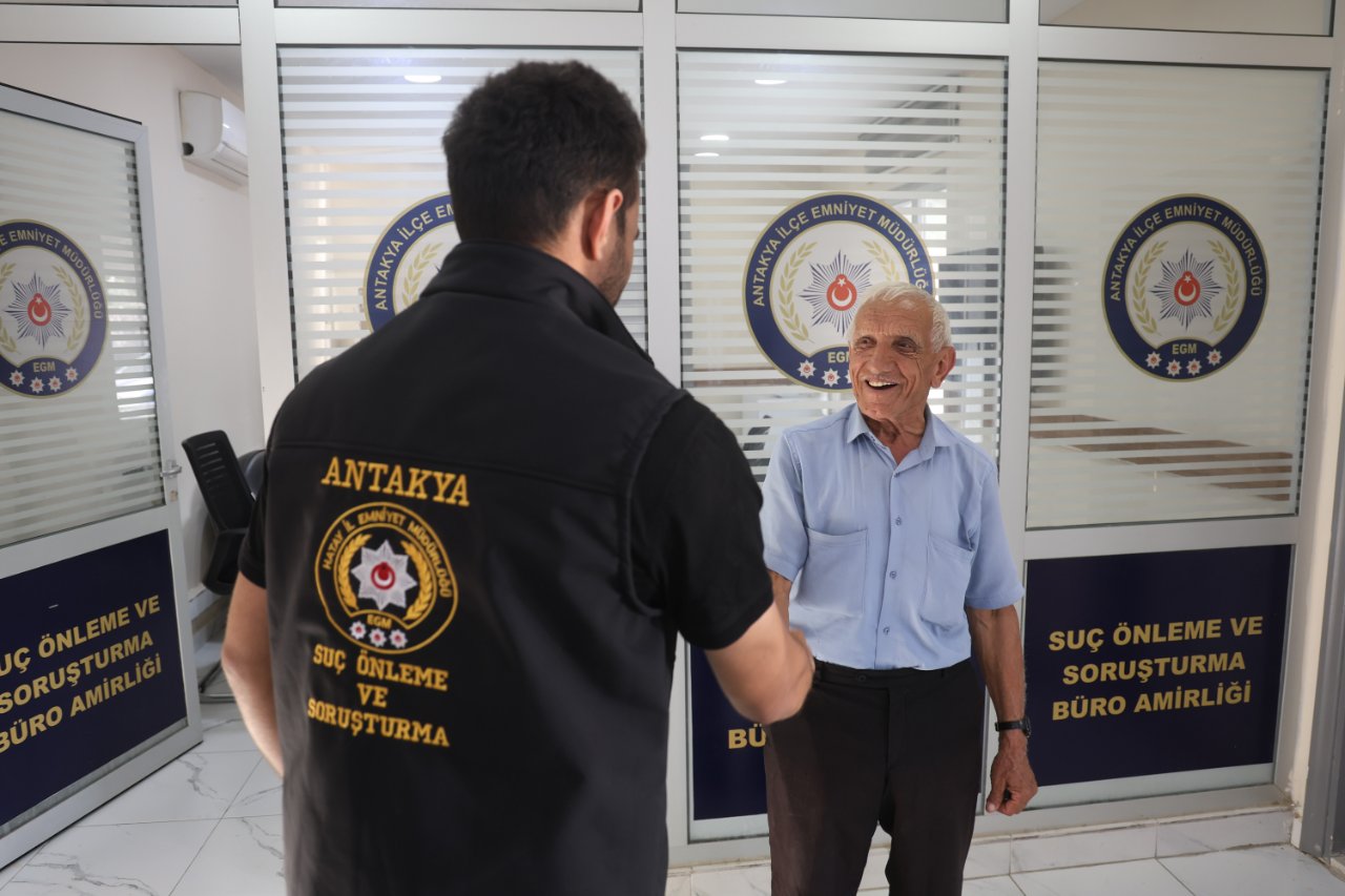 75 yaşındaki adamı evlilik vaadiyle kandırdı! 30 yaşındaki kadın baklava bahanesiyle kaçtı