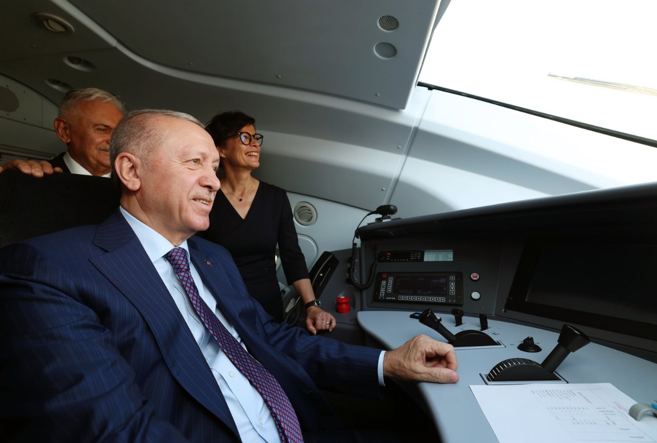 Cumhurbaşkanı Erdoğandan AB Komiseri Marta Kosa esprili cevap: “Biz buradayken korkmayın”