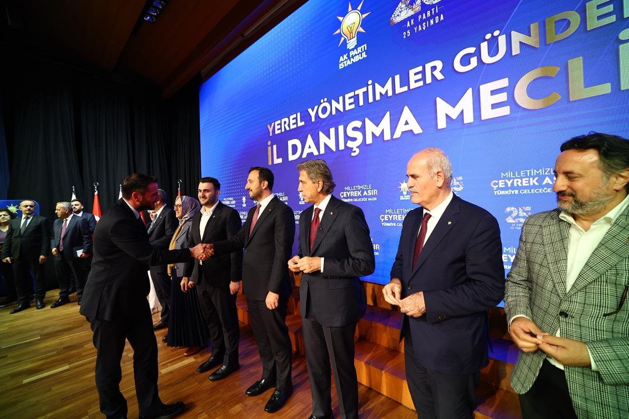 İstanbulda AK Partiye 136 yeni katılım! CHP, İYİ Parti ve DEM Partiden isimler de var
