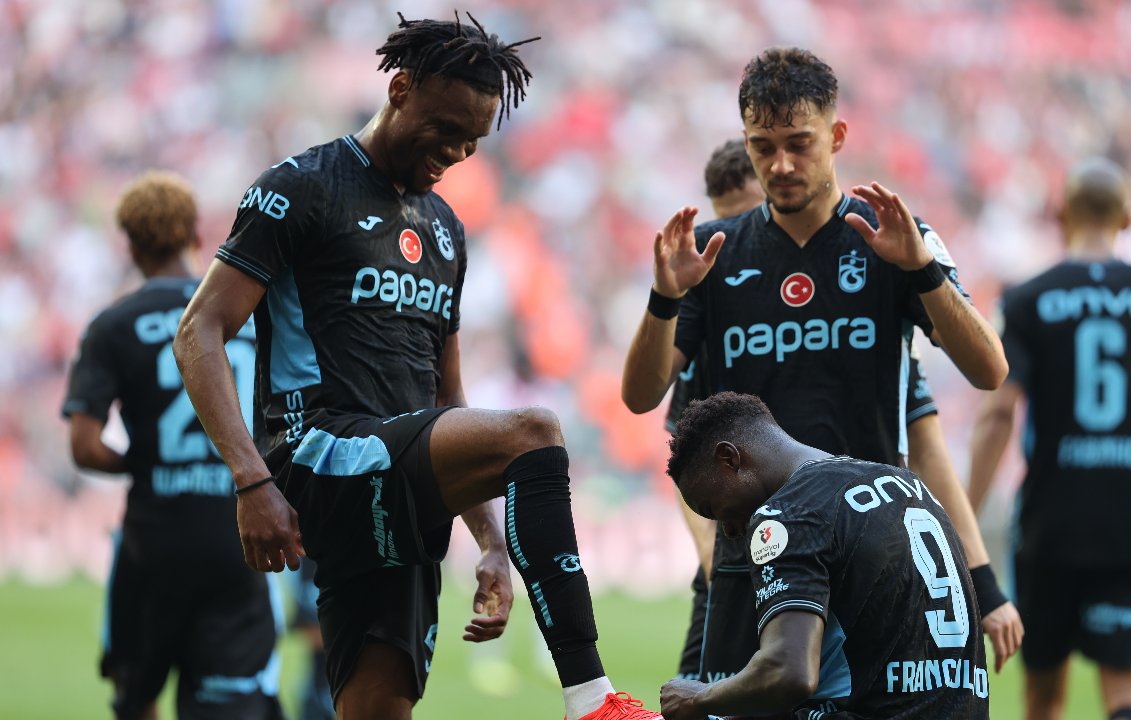 Karadeniz derbisinde 3 gol 1 kırmızı: Trabzonspor, Samsunspor'u farklı devirdi
