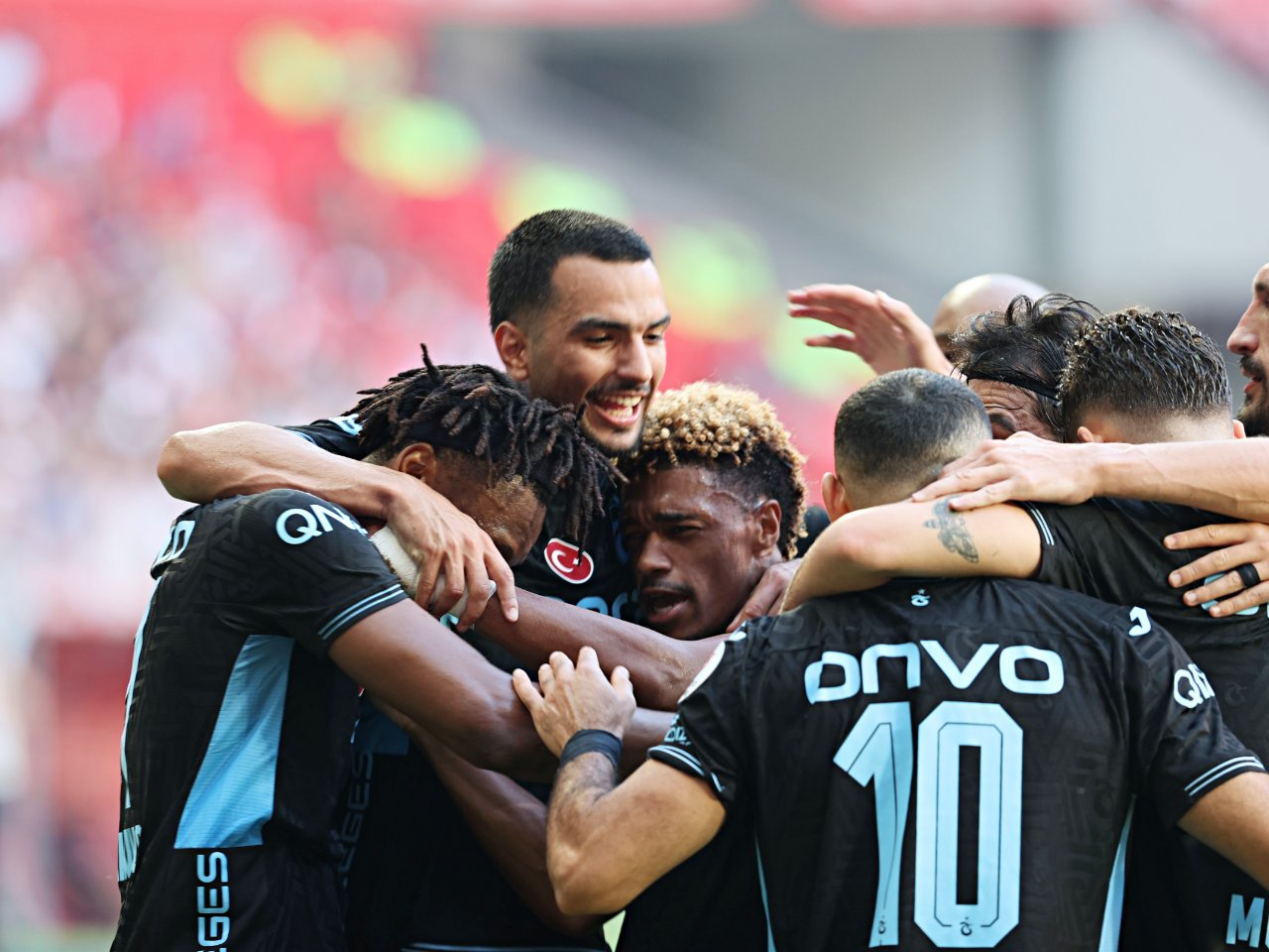 Karadeniz derbisinde 3 gol 1 kırmızı: Trabzonspor, Samsunsporu farklı devirdi