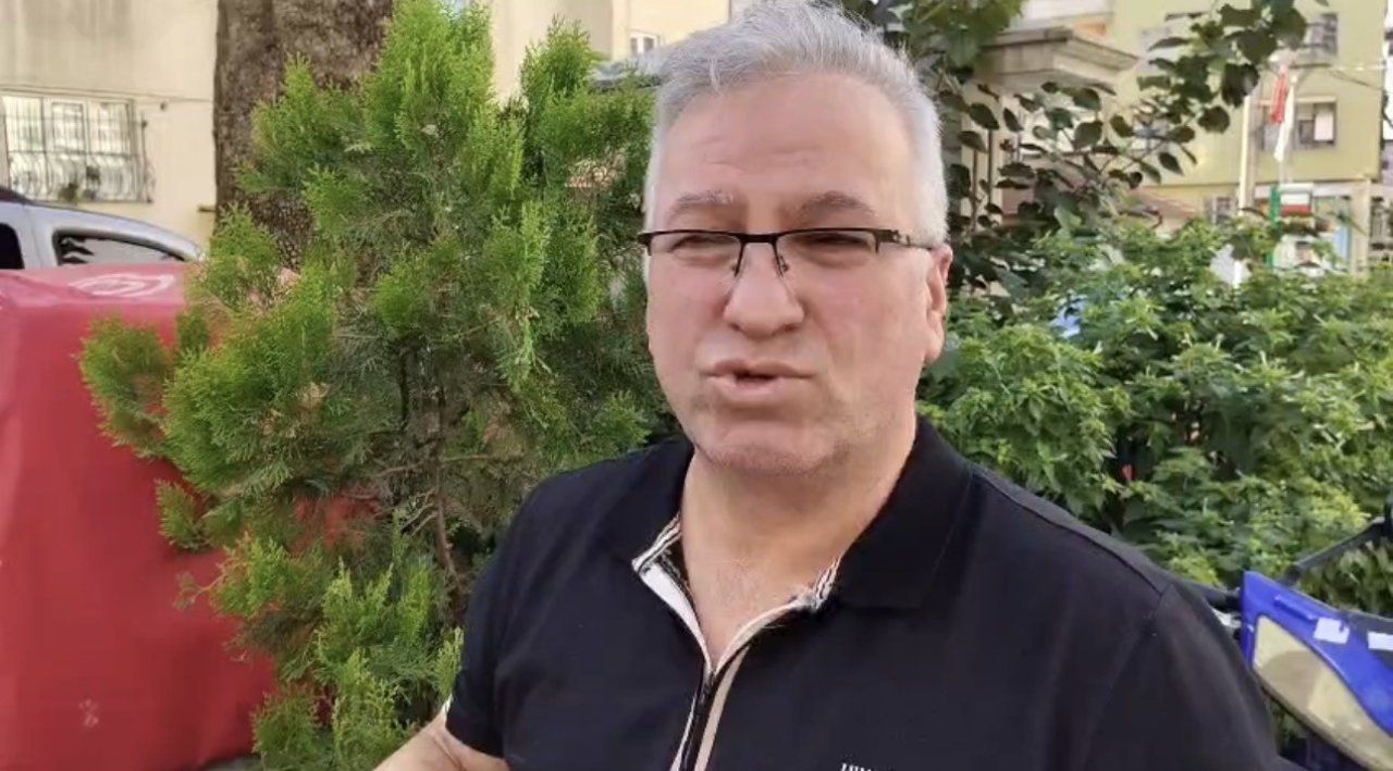 Namaza giden bakkalın güvenlik kamerasına yansıyan görüntüler takdir topladı