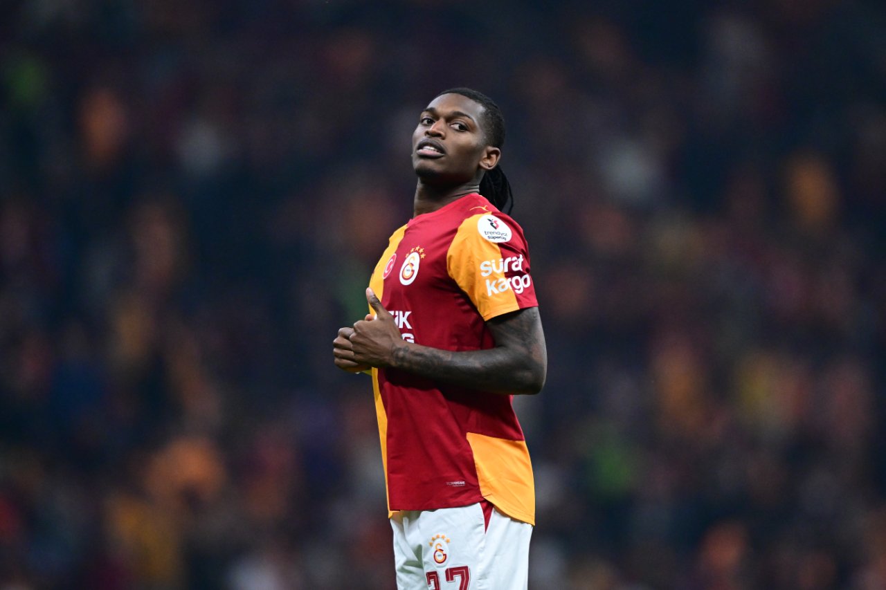 Rafael Leao, Kasımpaşa maçında 67'nci dakikada yerini Eren Elmalı'ya bıraktı.