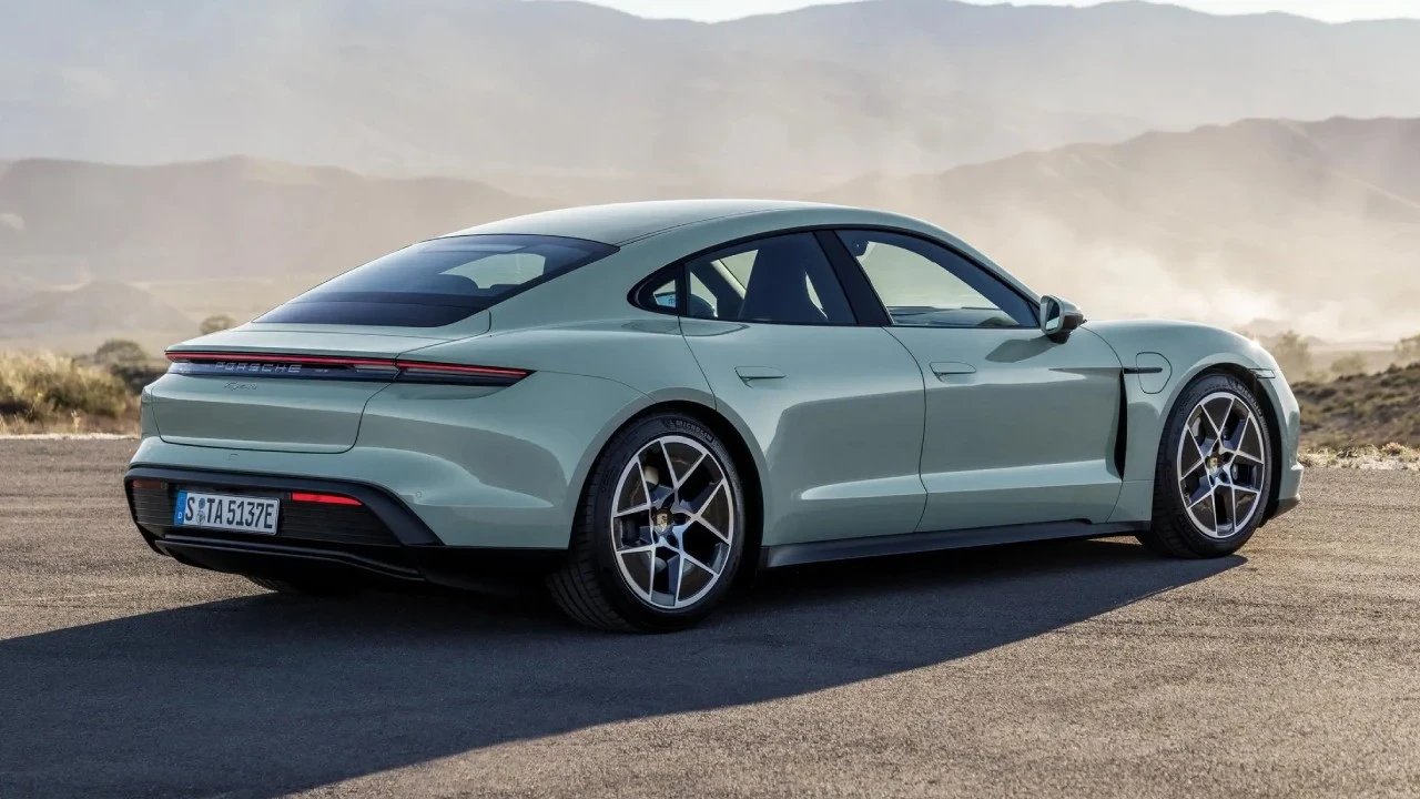 Porsche 911 satışları Taycan’ın beş katına yaklaştı: Satılan her 4 Porsche’den 1’i 911