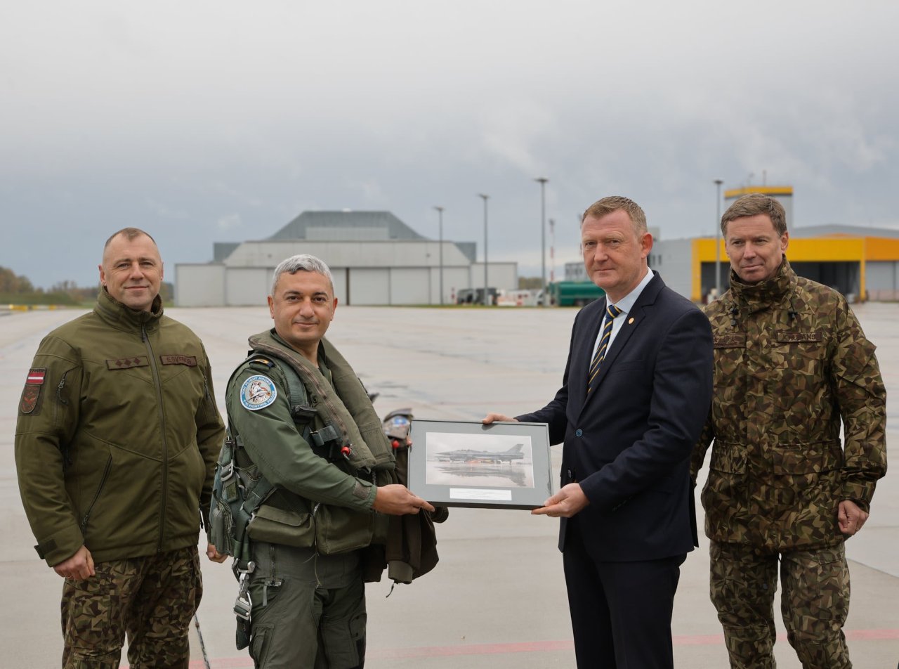Türk F-16'larına Avrupa'dan bir teşekkür daha! Letonya Savunma Bakanı Türk pilotlarla buluştu!