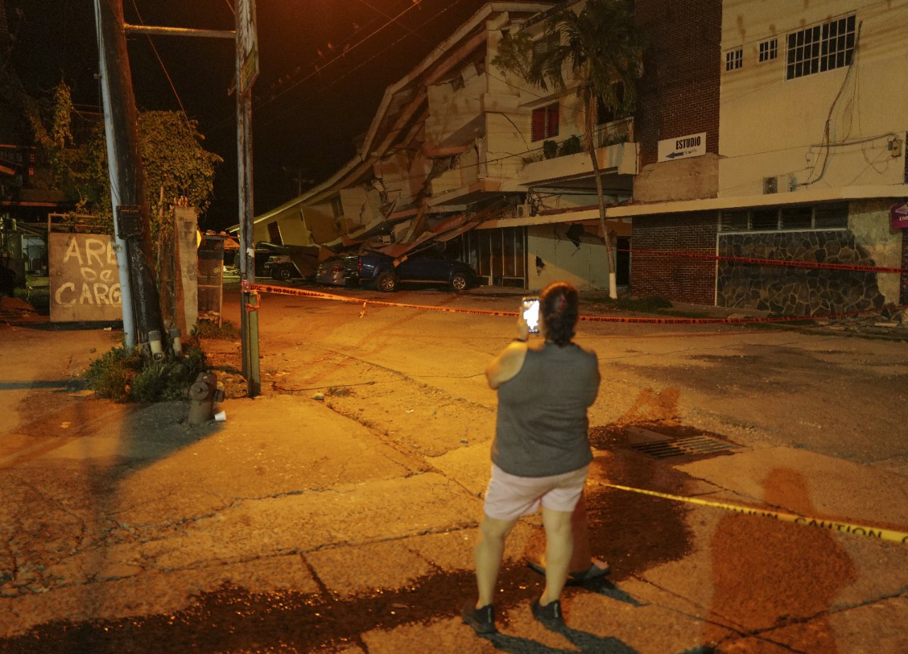Yer yerinden oynadı! 7,7'lik depremde şehir haritadan silindi, 27 yaralı var
