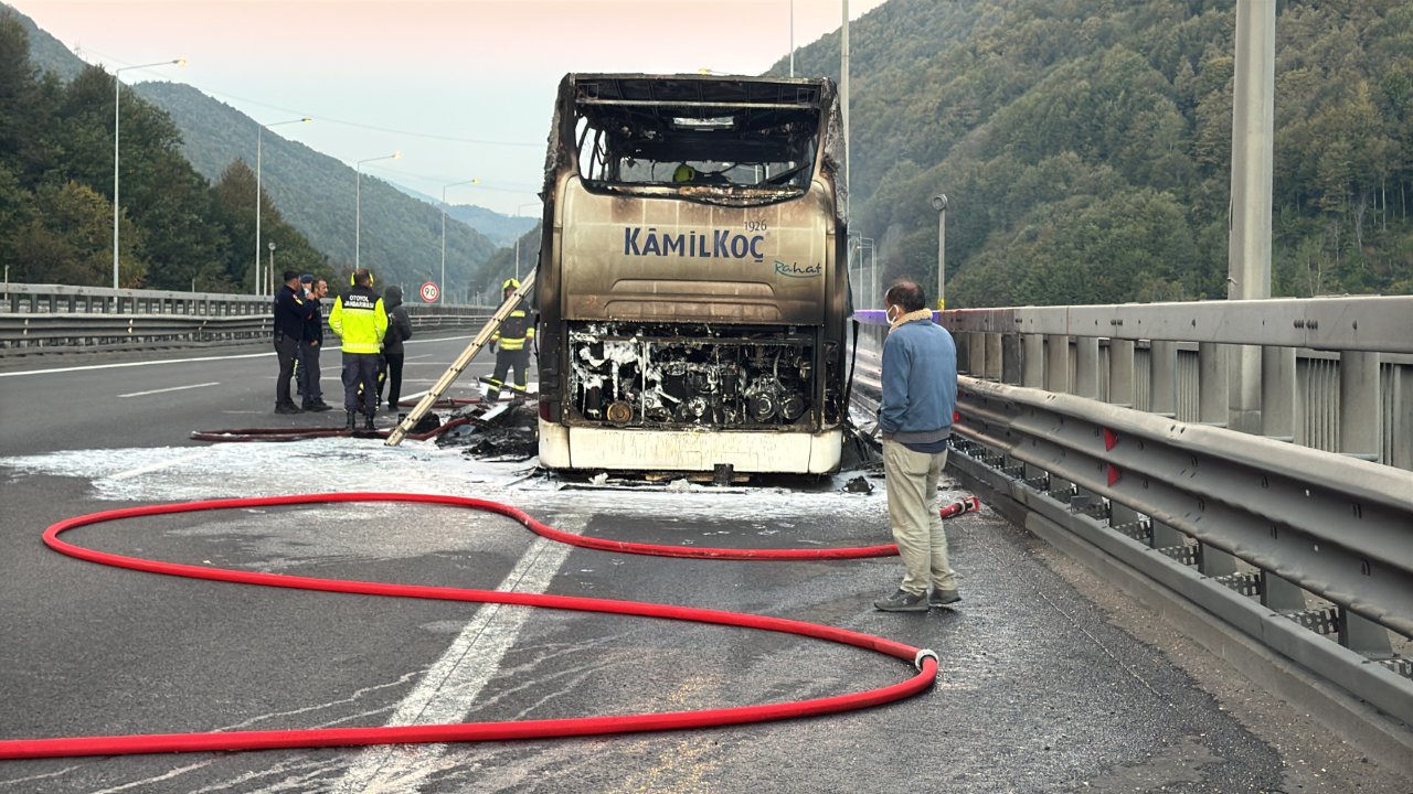 Bolu Dağı yolunda otobüs yangını: Seyir halindeyken alev aldı!