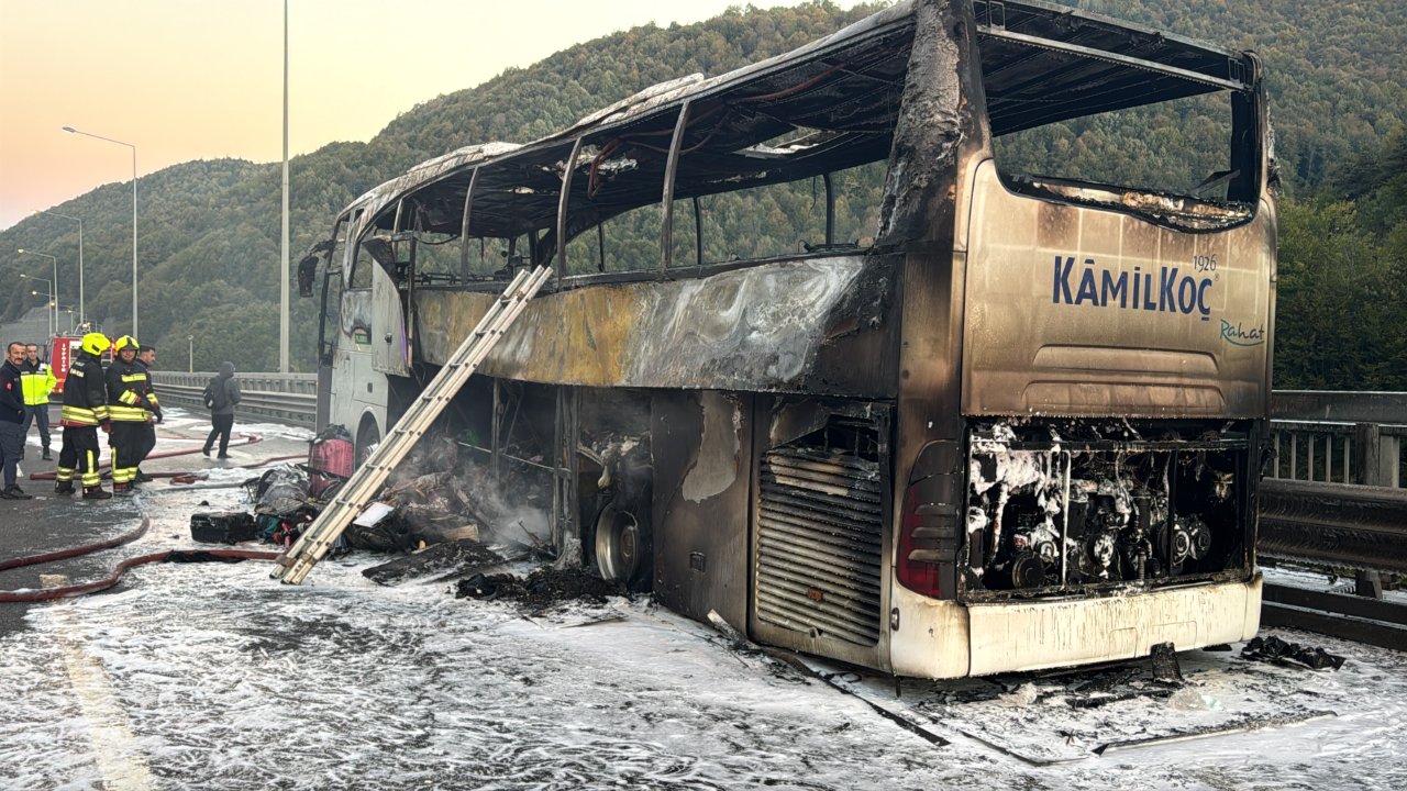 Bolu Dağı yolunda otobüs yangını: Seyir halindeyken alev aldı!