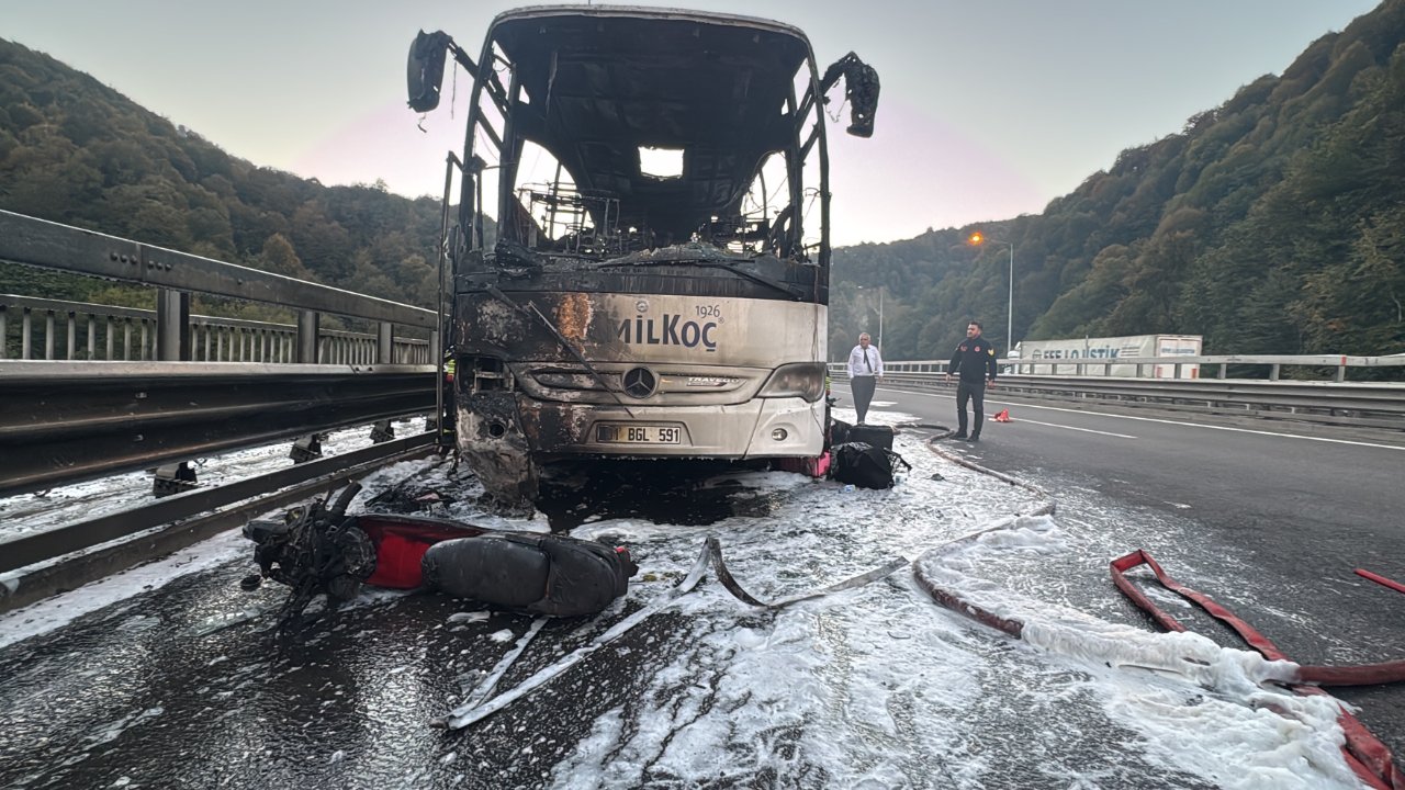 Bolu Dağı yolunda otobüs yangını: Seyir halindeyken alev aldı!
