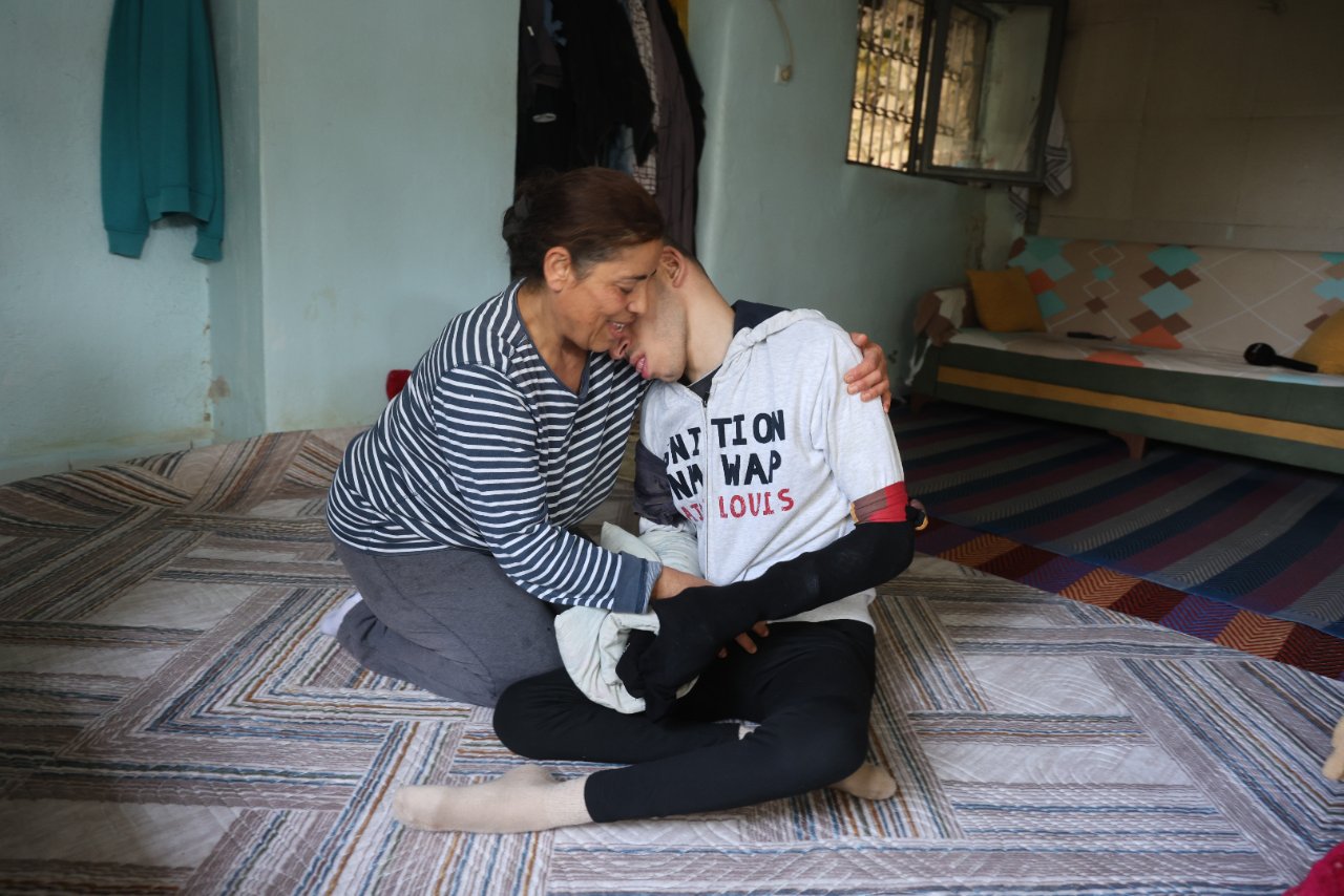 Evlada adanmış bir ömür! 33 yıldır hem annelik hm babalık yapıyor: Mezarımdan kalkabilsem bile yine ona bakarım