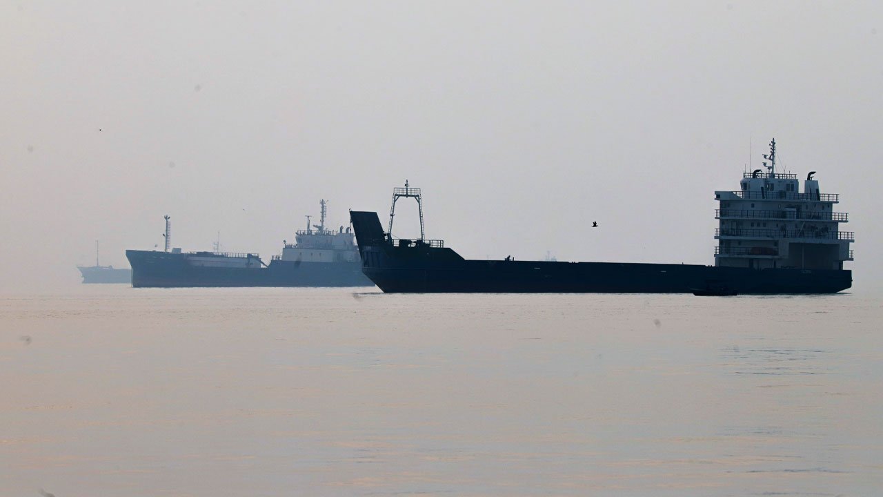 TANKERLER BİR BİR PATLIYOR!