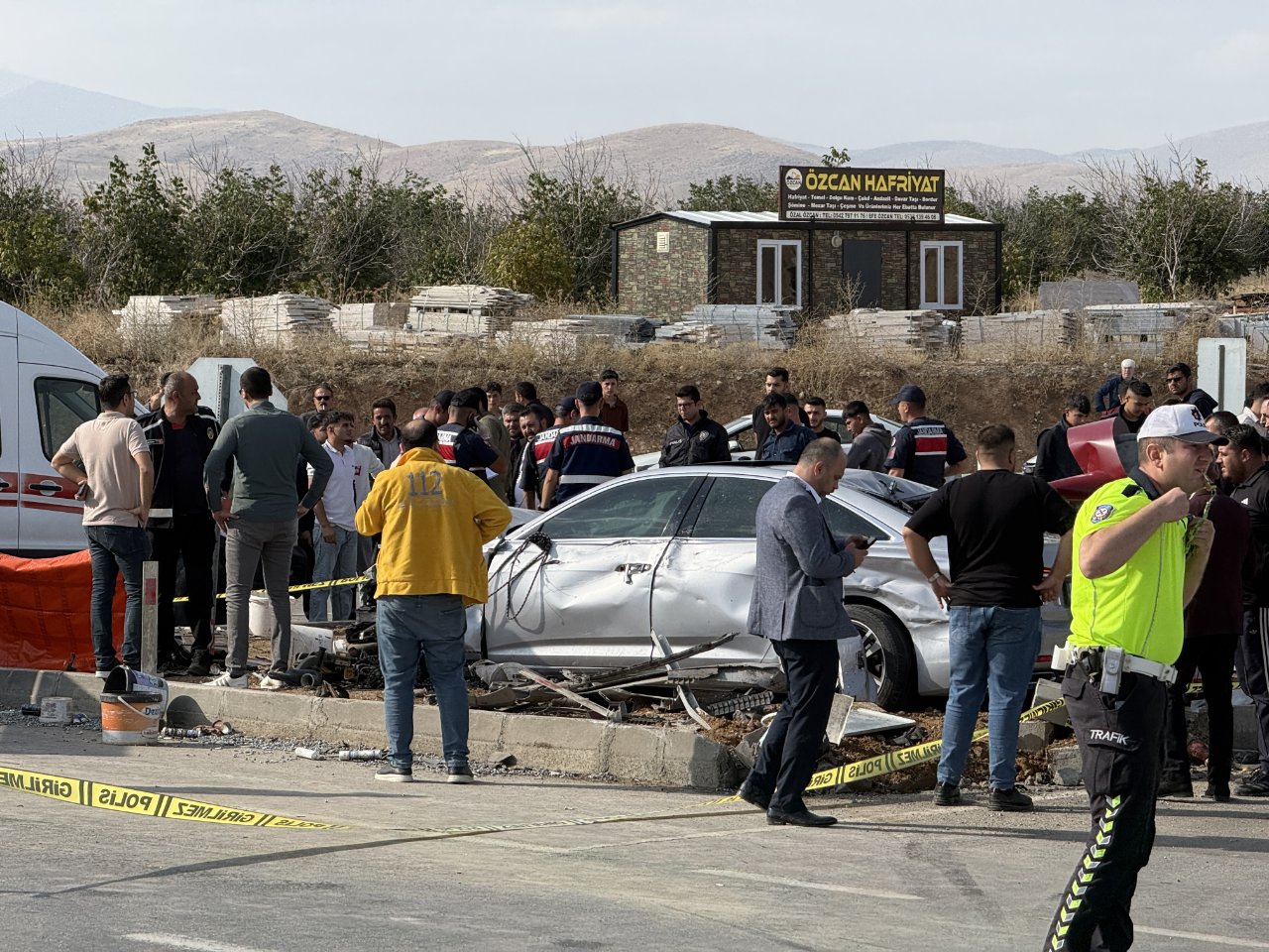 MHP'li milletvekili ve il başkanının konvoyunda kaza: 1 ölü, 7 yaralı