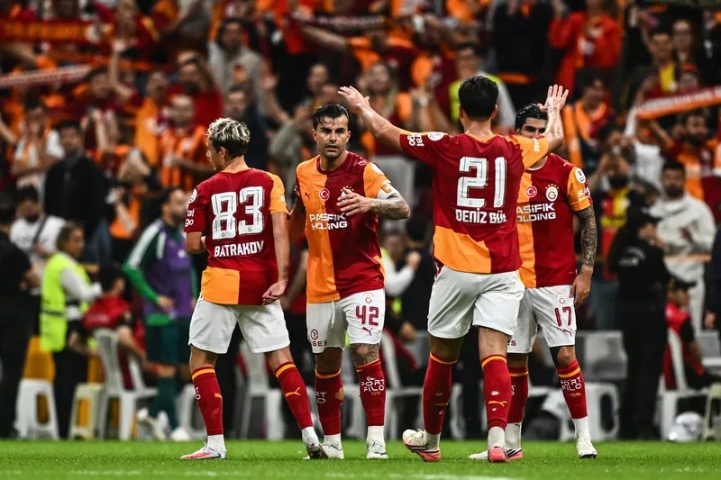 Galatasaray Barcelona maçı ne zaman hangi kanalda? UEFA Şampiyonlar Ligi şifresiz canlı yayın bilgileri