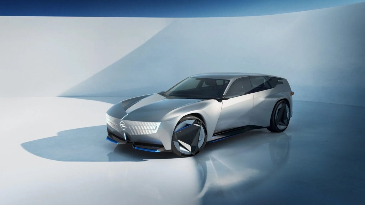 Opel station wagon segmentini bırakmıyor: Elektrikli STX Concept tanıtıldı