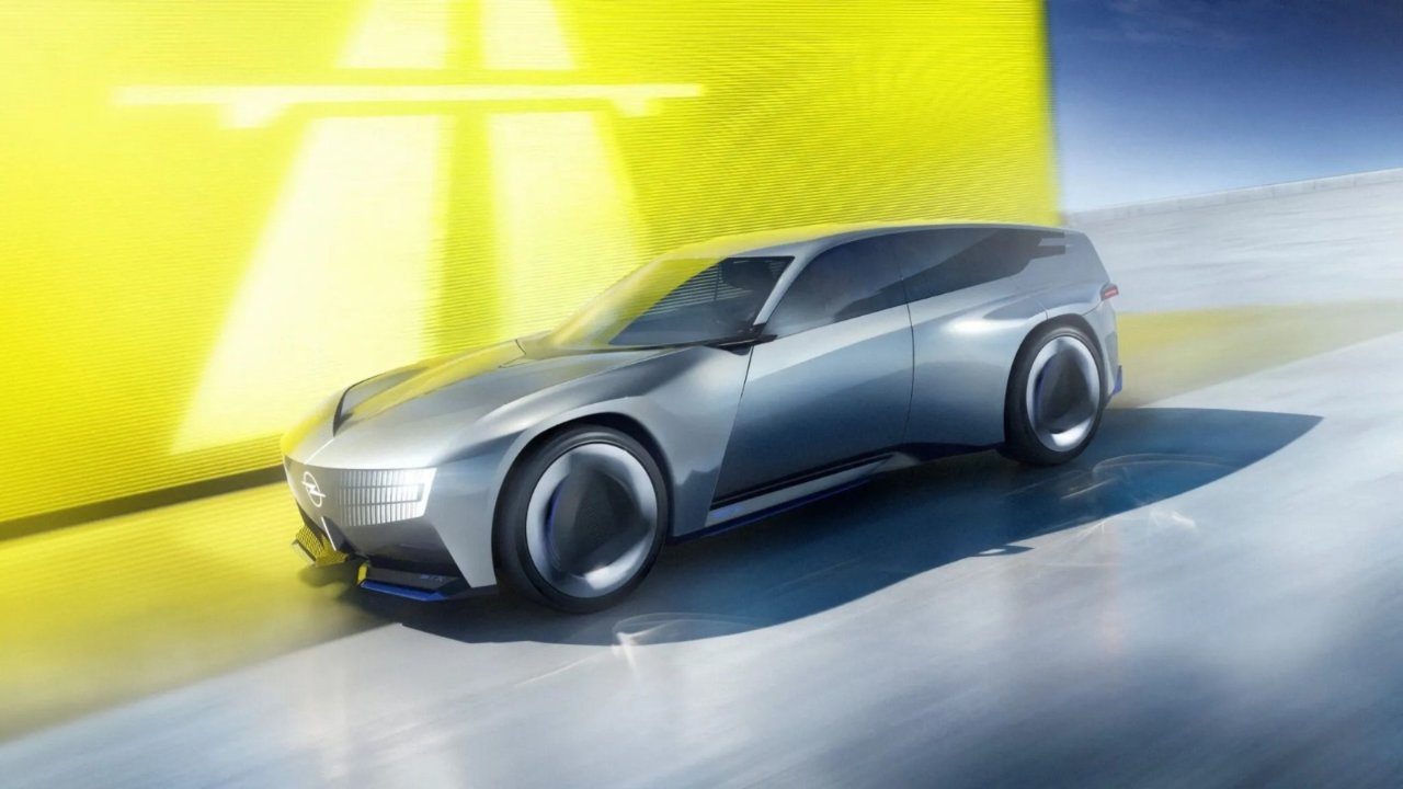 Opel station wagon segmentini bırakmıyor: Elektrikli STX Concept tanıtıldı