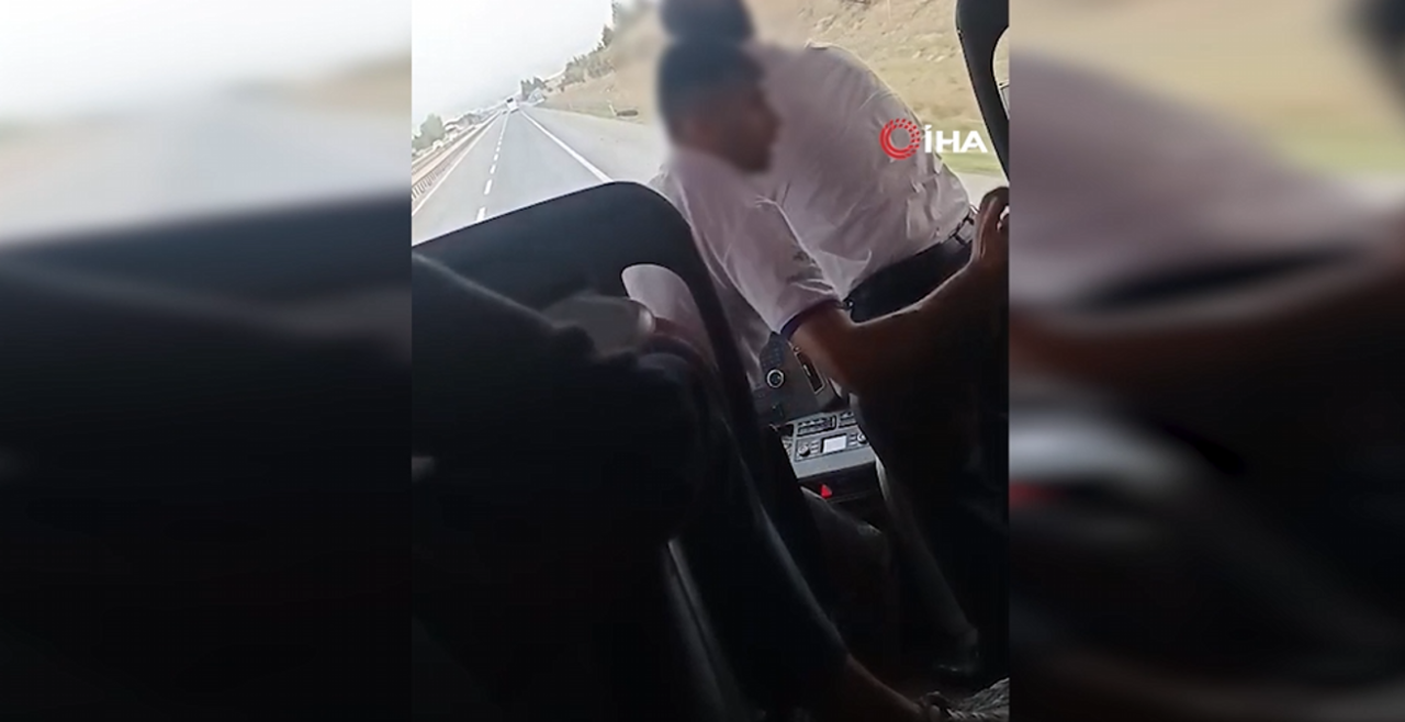 Şoförlerden skandal hareket! Otobüs yoldayken yerini diğerine bıraktı