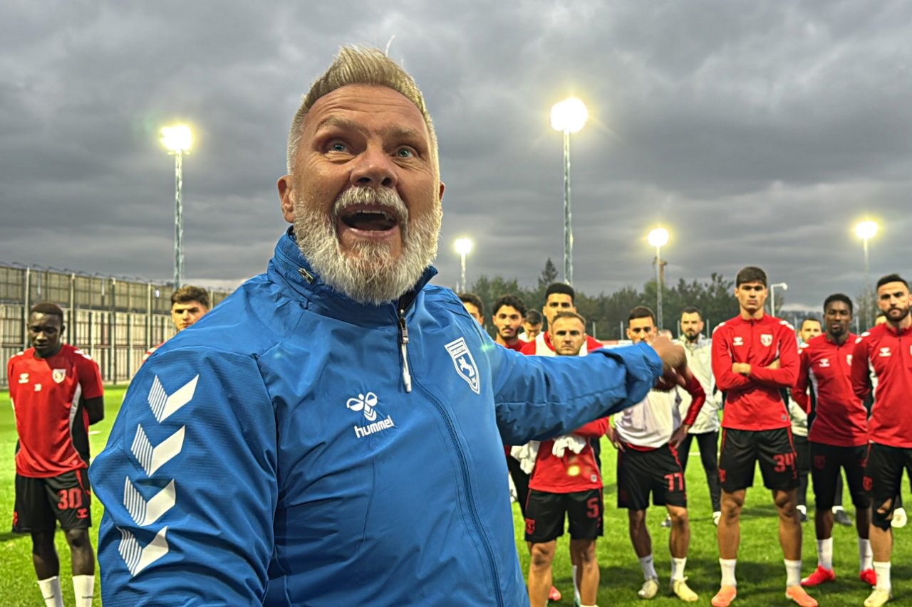 Thorsten Fink, Samsunspor'un başında çıktığı 25 maçta 11 galibiyet, 4 beraberlik ve 10 mağlubiyet aldı.