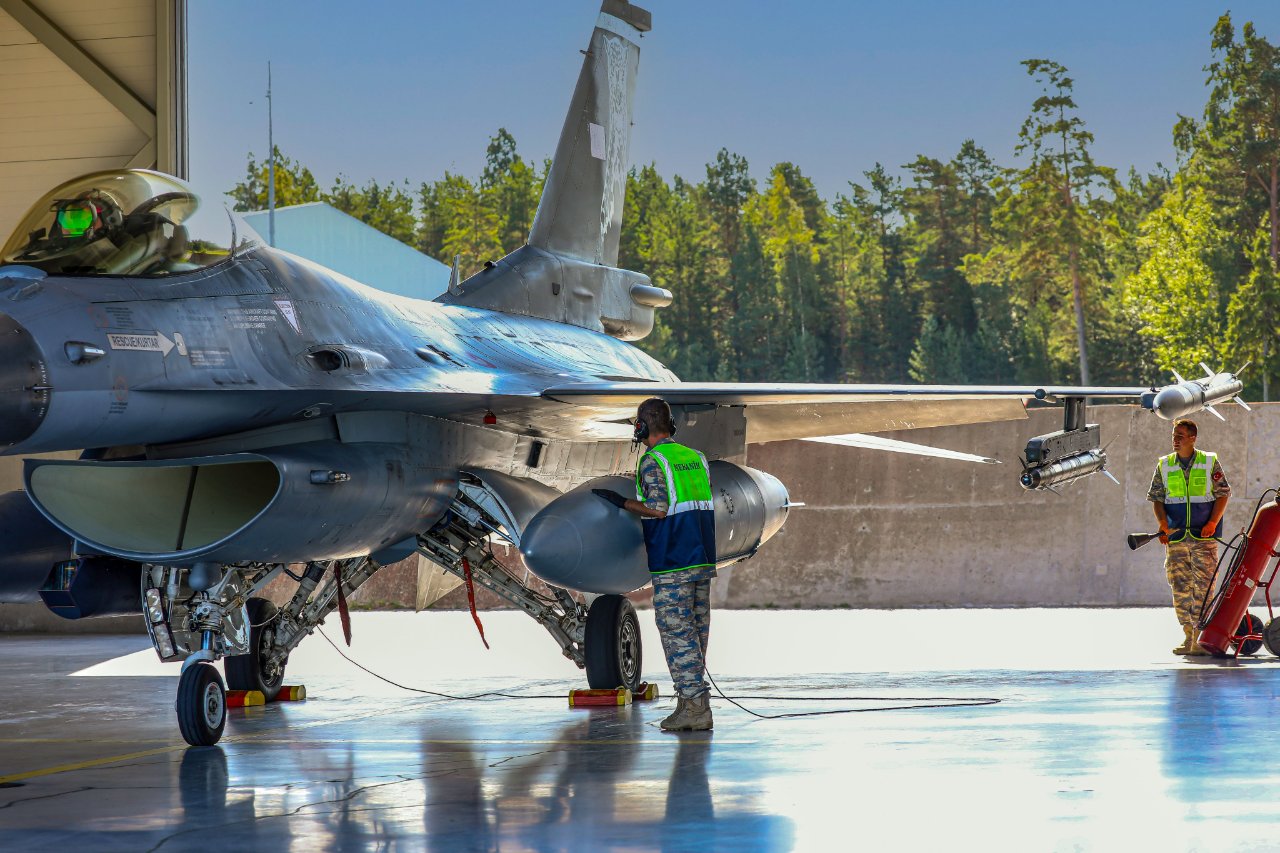 Türk F-16'ları için NATO'dan açıklama! Estonya teşekkür etti