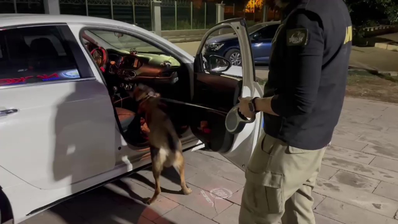 Aracından binlerce hap çıktı, savunması saç baş yoldurttu
