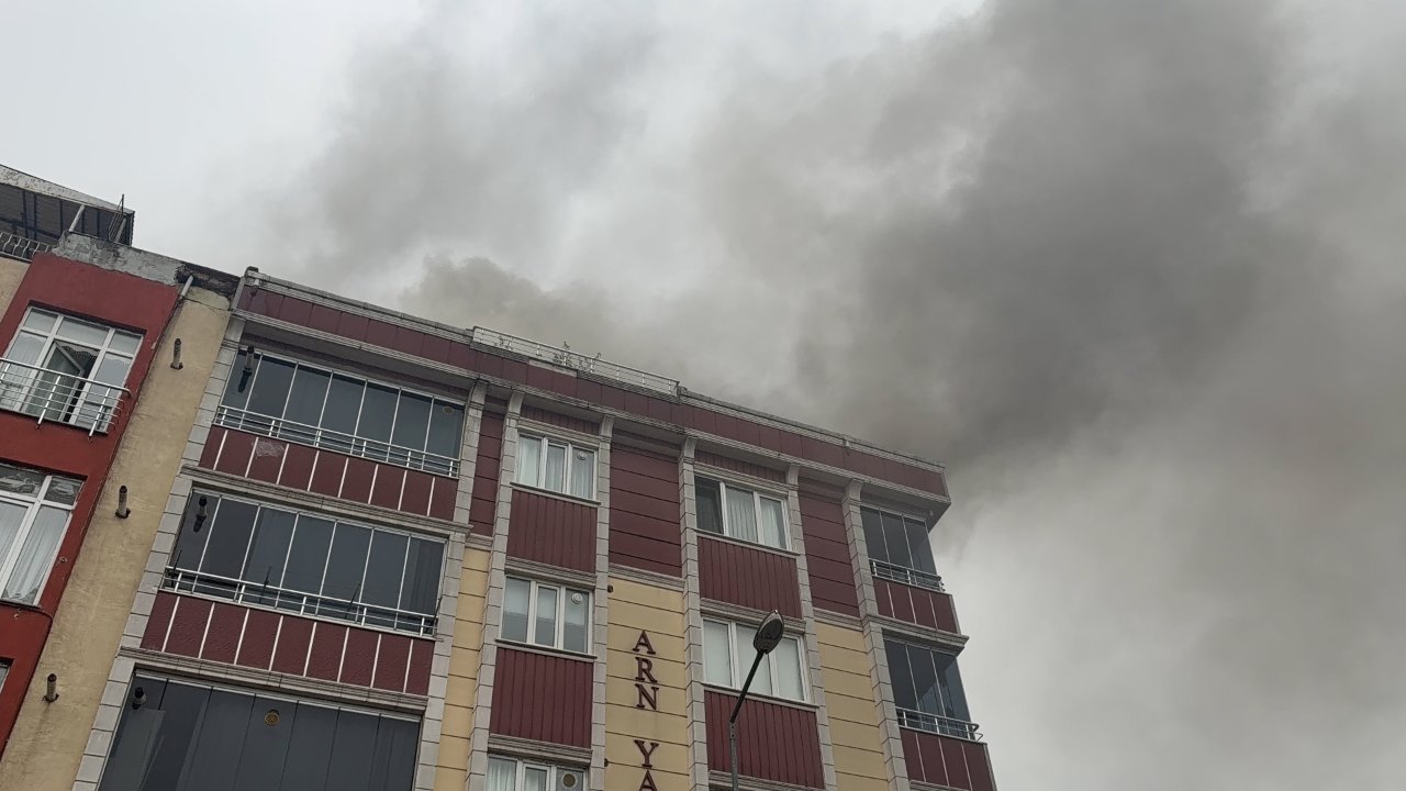 Arnavutköyde 5 katlı binada yangın! 4 kişi hastaneye kaldırıldı