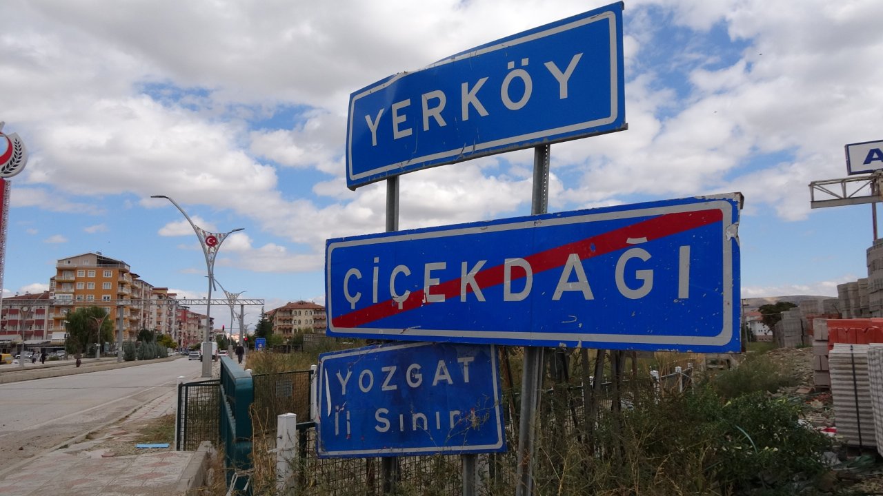 Bir adımda il değiştiren sınır! Bir tarafı Yozgat bir tarafı Kırşehir, iftar saatinde 1 dakika fark var