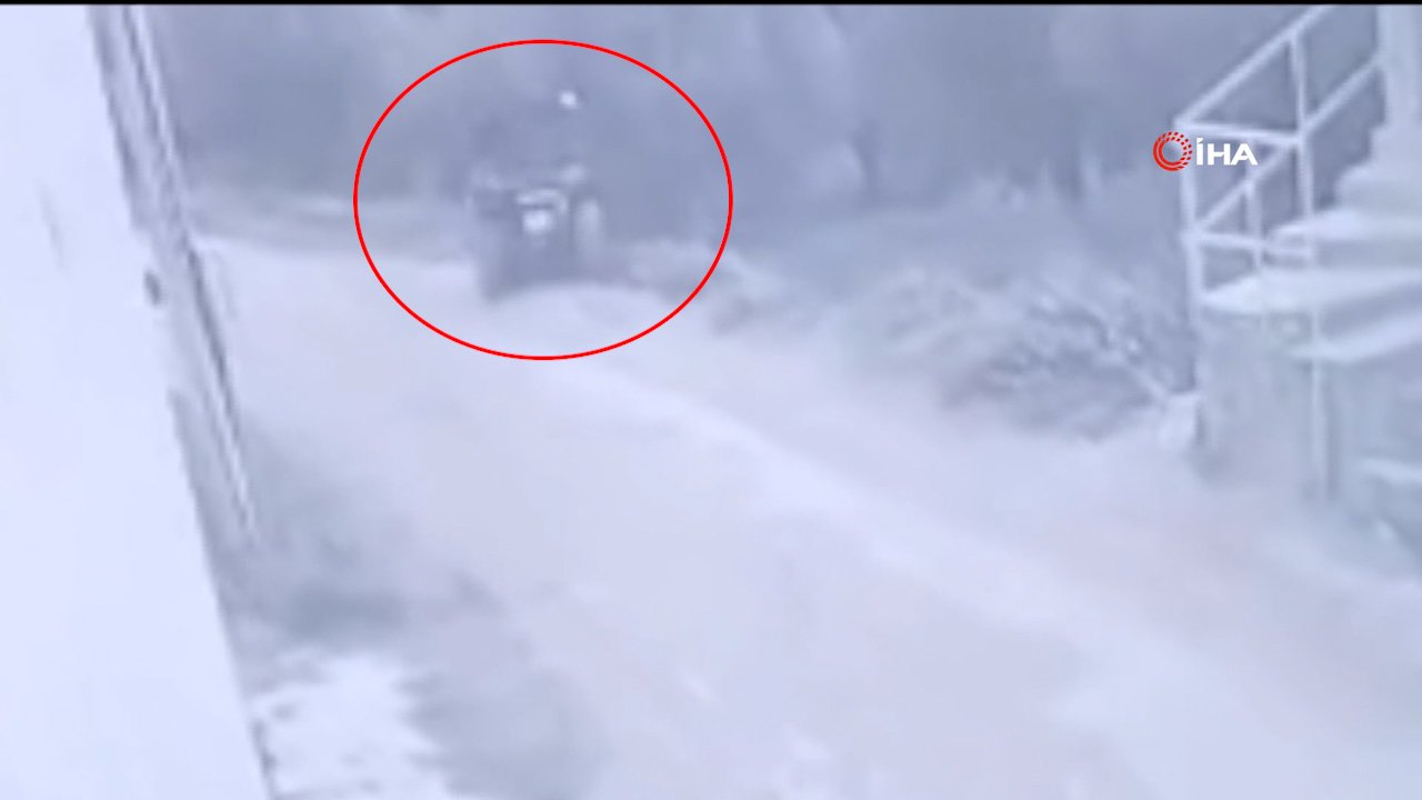 Bursa'da kontrolden çıkan ATV tarlaya uçtu! Ağır yaralanan sürücünün kaza anı kamerada