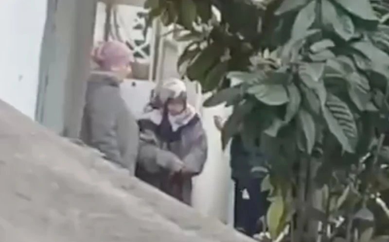 Esenyurt'ta uyuşturucu pazarlığı kamerada! Yaşlı kadınlar da işin içinde