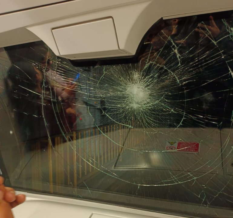 İstanbulda metro hattındaki kablolar patladı! Seferlerde aksama yaşanıyor