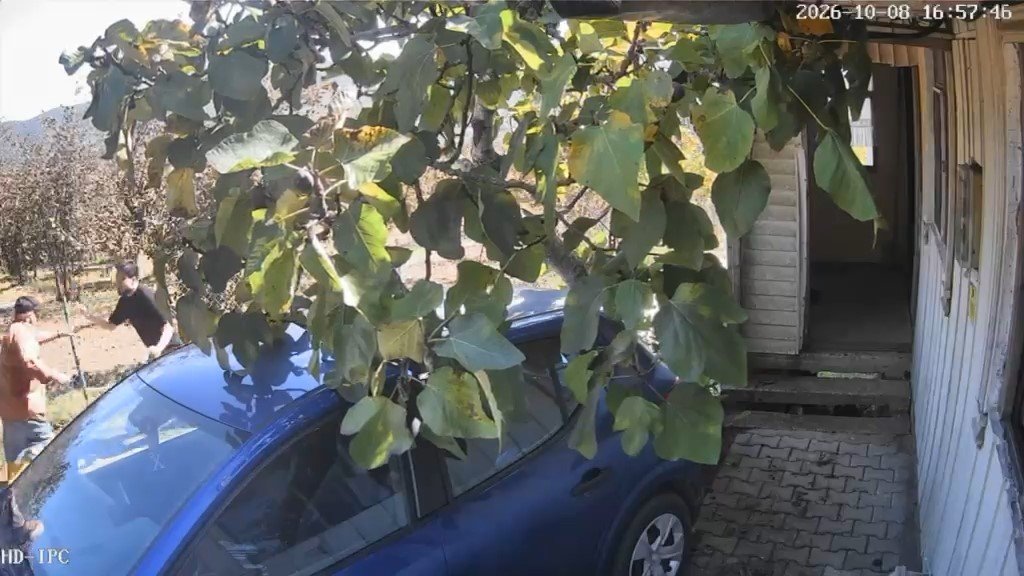 Kemikleri kırıldı, işitme kaybı yaşadı, yüzünde 9 dikiş var! Öğretmenden 68 yaşındaki komşusuna muştalı saldırı