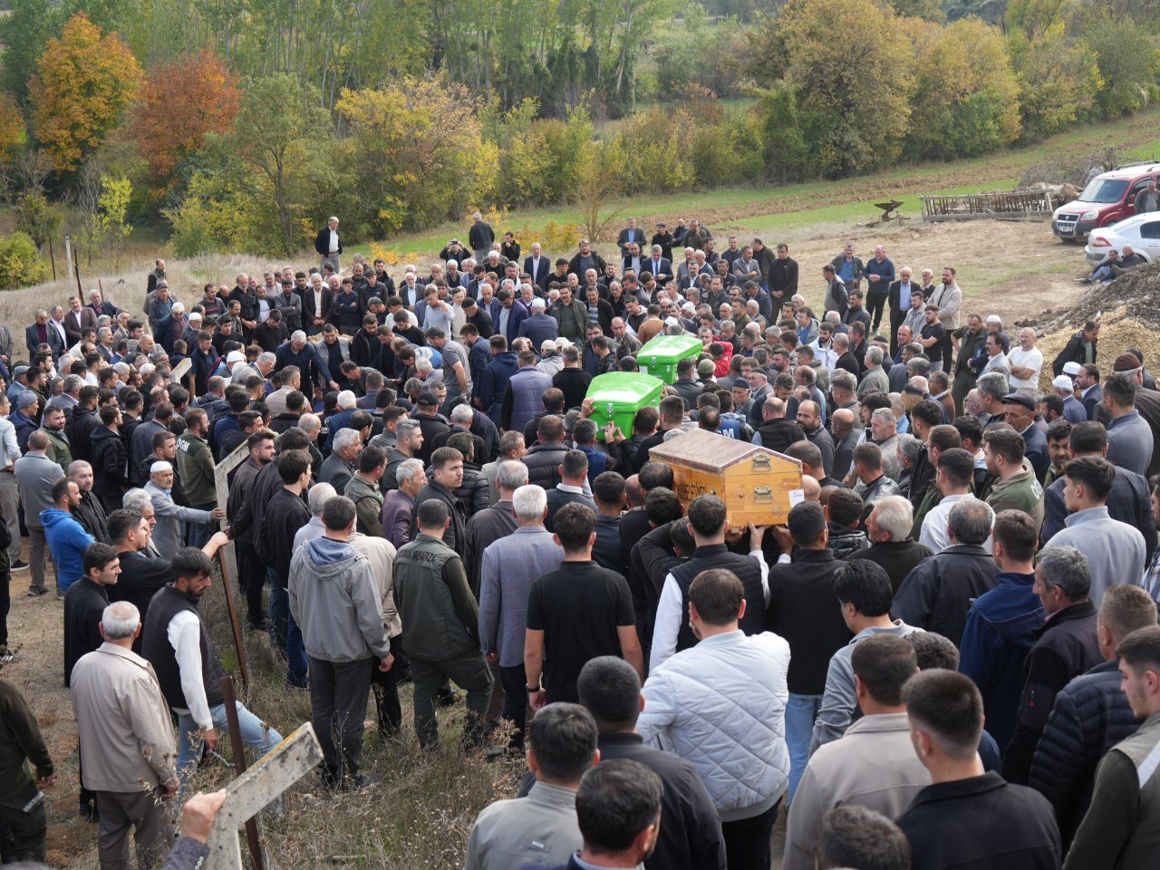 Pancar tarlasında kanlı hesaplaşma: Öldürülen 4 kişi yan yana toprağa verildi! Yürek yakan detay...