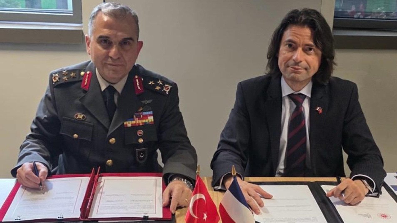 Türkiye ve Fransa, ikili savunma ve askeri ilişkileri güçlendirmek amacıyla "Savunma İş Birliği Yol Haritası" imzaladı.