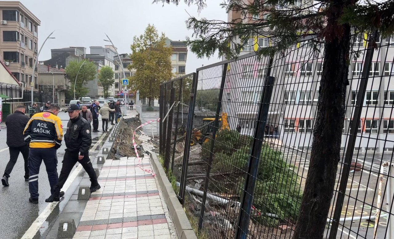 Boğazına kadar suya battı, ölümle burun buruna geldi! Sultangazi’de belediye işçisinin zor anları