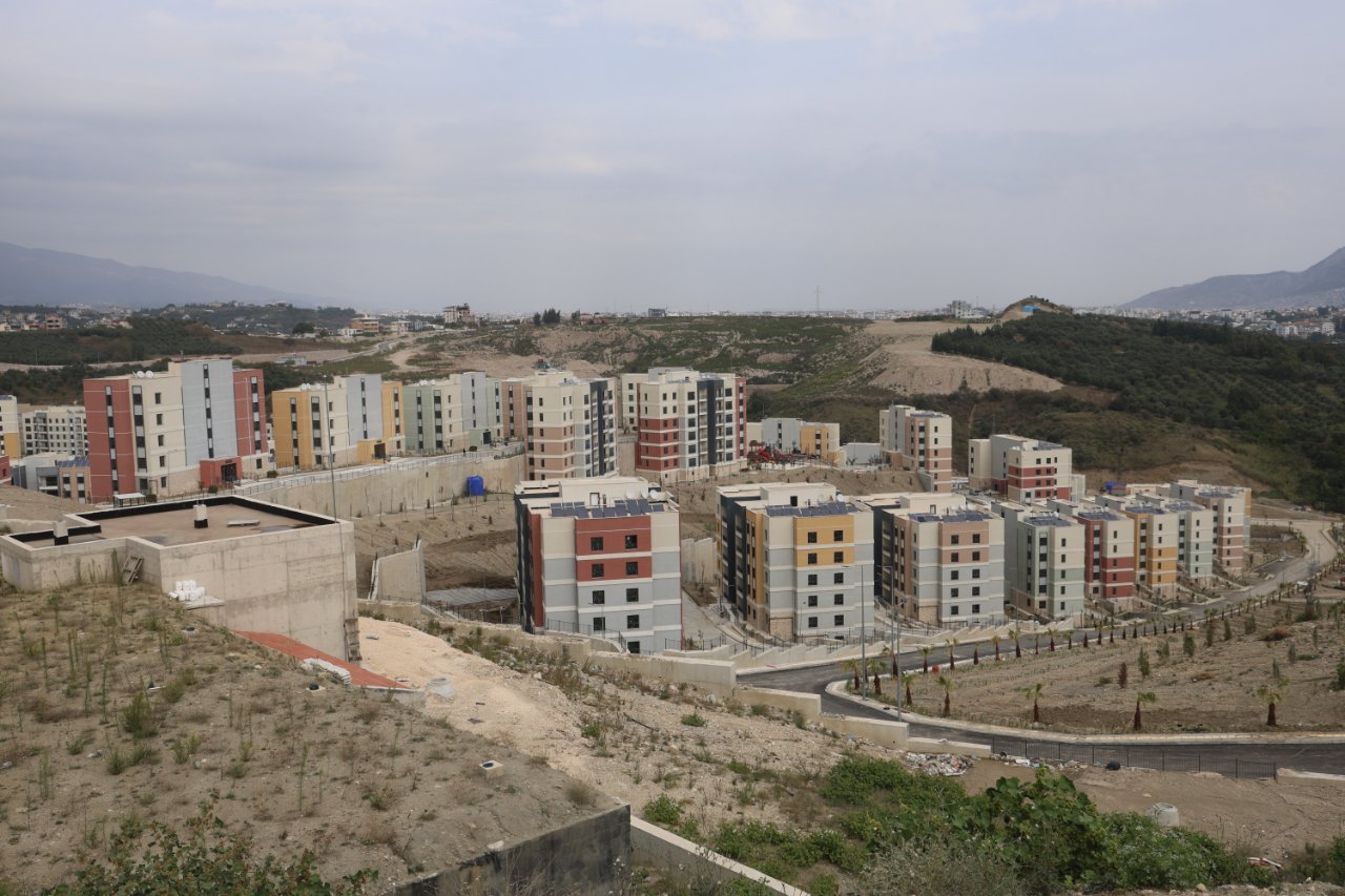 Hatayda deprem konutlarında kiralar 10 bin TLden başlıyor