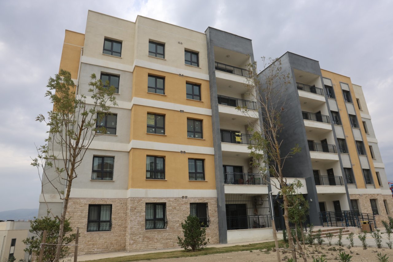 Hatayda deprem konutlarında kiralar 10 bin TLden başlıyor