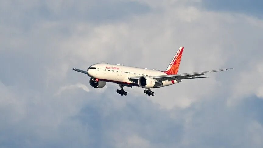 Hindistan uçağında pilottan kaçırılma kodu! Air India acil iniş yaptı: Bomba ihbarı iddiasına soruşturma