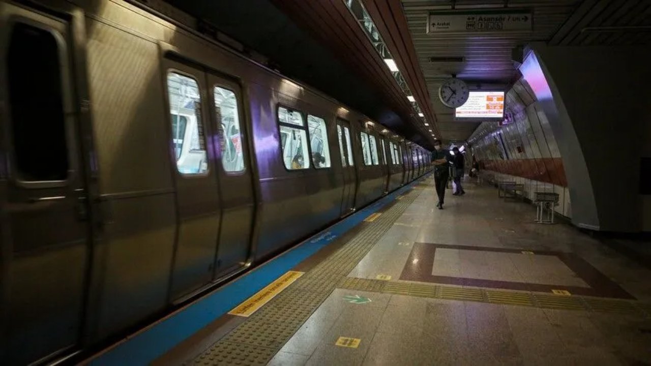 İstanbul'da metro seferleri uzatıldı