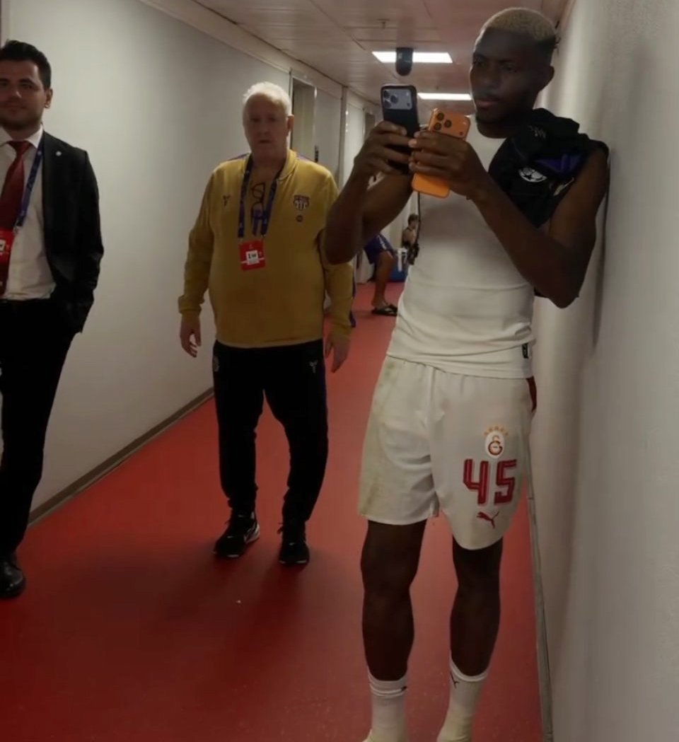 Galatasaraylı yıldıızn fotoğrafı çektiği an