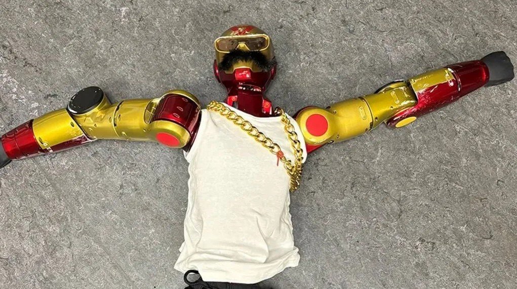 Pes dedirten olay! Genç kızı taciz eden robot, polisi harekete geçirdi