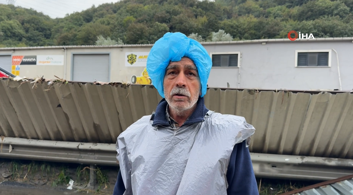 24 saat süren bekleyiş! Selde mahsur kalan fabrika işçileri kepçe ve botlarla kurtarıldı