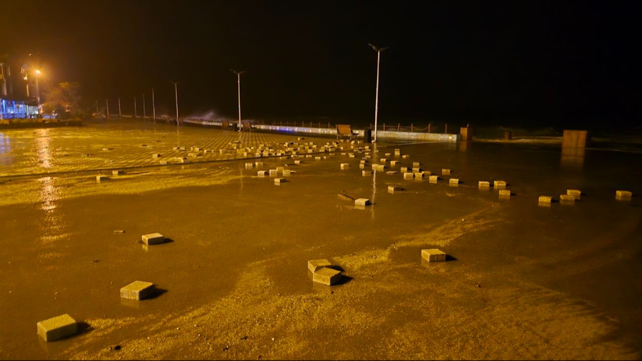 İstanbul ve Marmara’da zor gece! Araçlar sürüklendi, mahsur kalanlar kamyonlarla kurtarıldı
