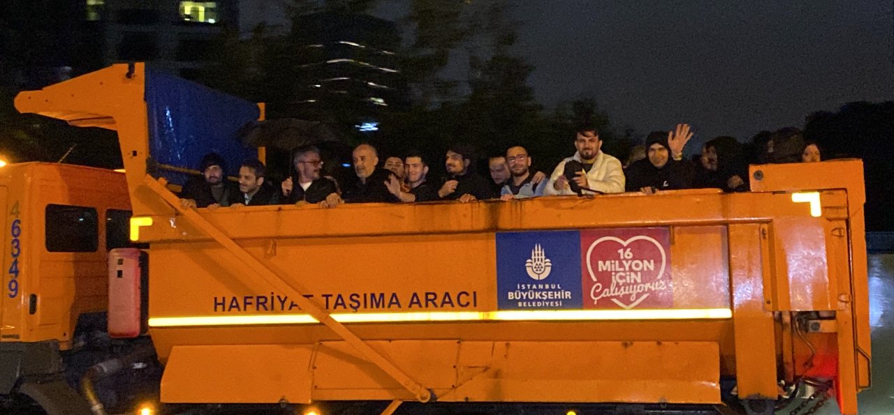 İstanbul ve Marmara’da zor gece! Araçlar sürüklendi, mahsur kalanlar kamyonlarla kurtarıldı
